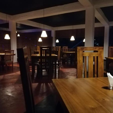 Macnara Travellers Inn Ratnapura Buitenkant foto