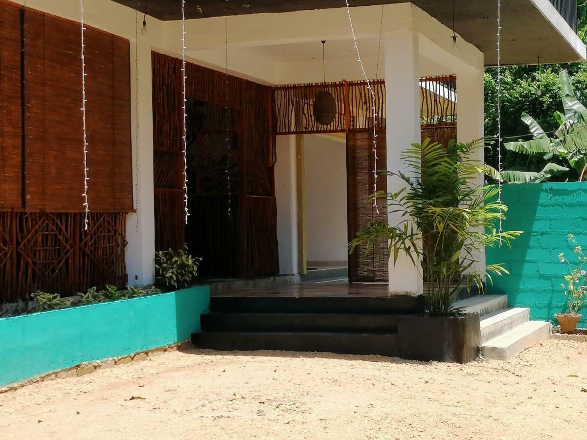 Macnara Travellers Inn Ratnapura Buitenkant foto