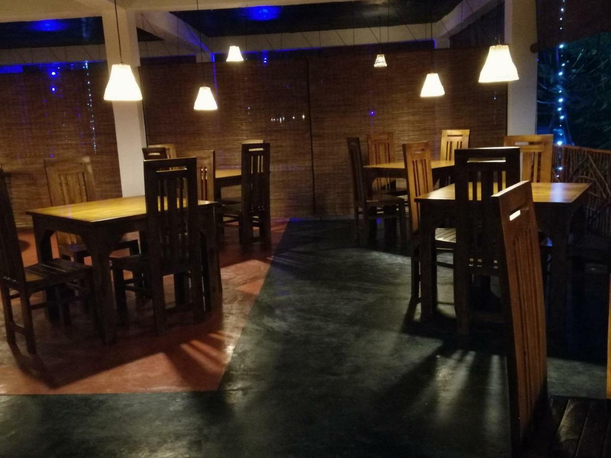 Macnara Travellers Inn Ratnapura Buitenkant foto