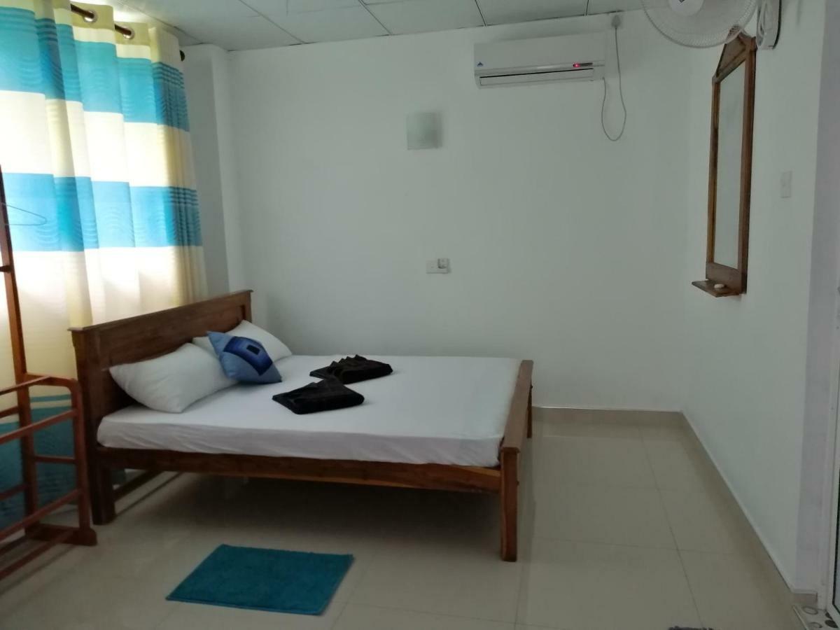 Macnara Travellers Inn Ratnapura Buitenkant foto