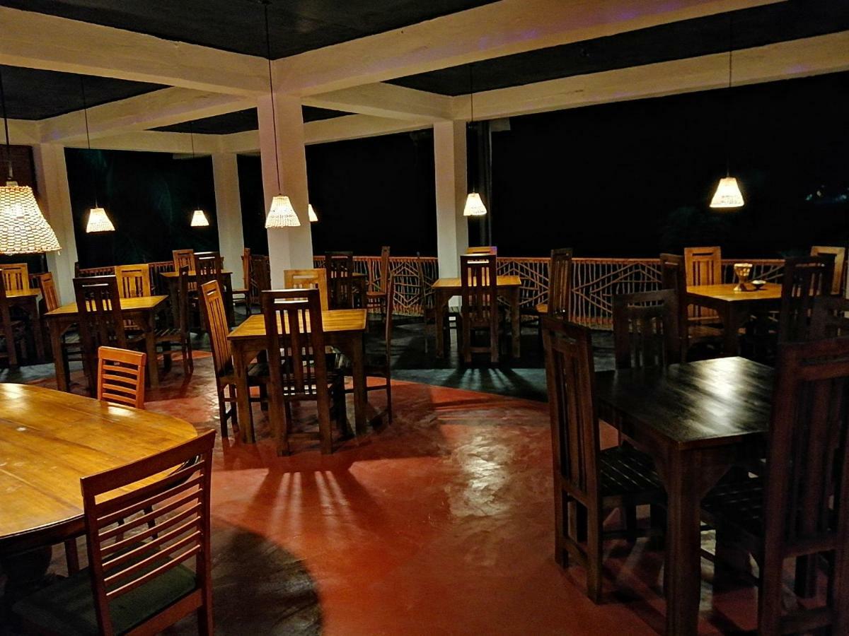 Macnara Travellers Inn Ratnapura Buitenkant foto