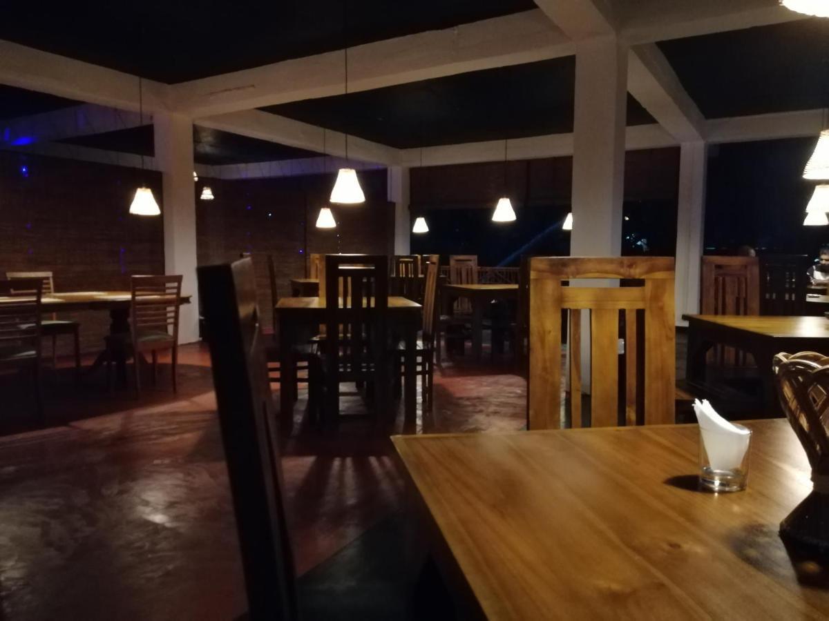 Macnara Travellers Inn Ratnapura Buitenkant foto
