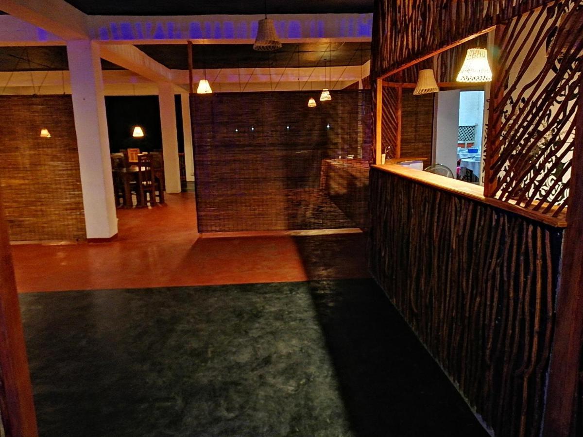 Macnara Travellers Inn Ratnapura Buitenkant foto